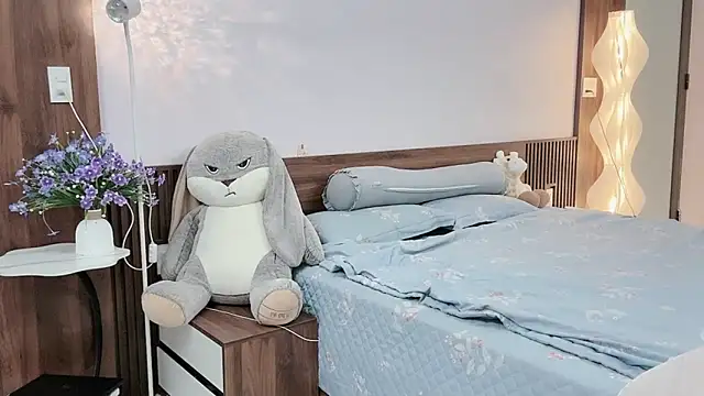 Snapshot of _Ely_ chatting on 10.23.25 Ely online show from 10.23.25