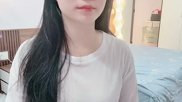 Snapshot of _Ely_ chatting on 10.28.25 Ely online show from 10.28.25