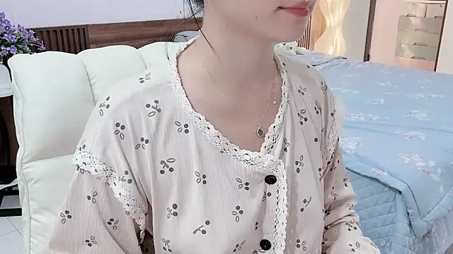 Snapshot of _Ely_ chatting on 10.31.25 Ely online show from 10.31.25