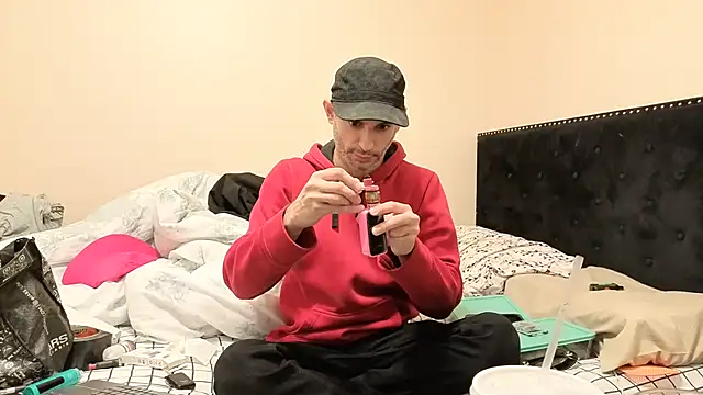 Snapshot of hailzeffn chatting on 10.27.25 hailzeffn online show from 10.27.25