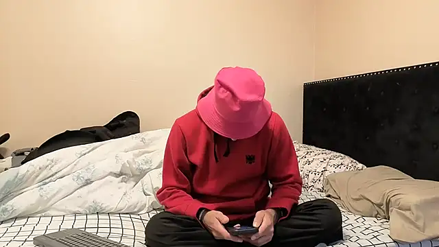 Snapshot of hailzeffn chatting on 10.27.25 hailzeffn online show from 10.27.25