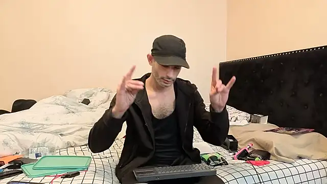 Snapshot of hailzeffn chatting on 10.29.25 hailzeffn online show from 10.29.25