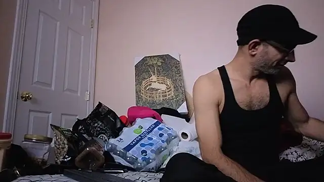 Snapshot of hailzeffn chatting on 10.31.25 hailzeffn online show from 10.31.25