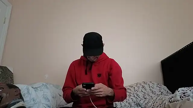 Snapshot of hailzeffn chatting on 10.31.25 hailzeffn online show from 10.31.25