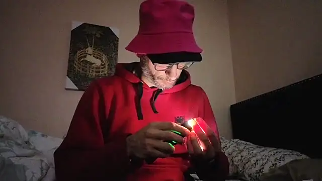 Snapshot of hailzeffn chatting on 11.04.25 hailzeffn online show from 11.04.25