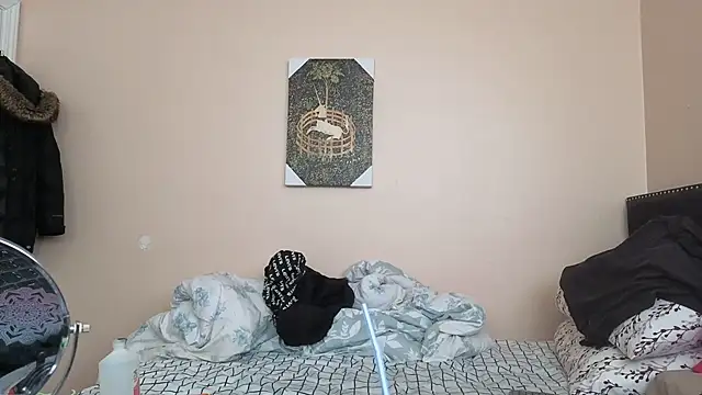 Snapshot of hailzeffn chatting on 12.16.25 hailzeffn online show from 12.16.25