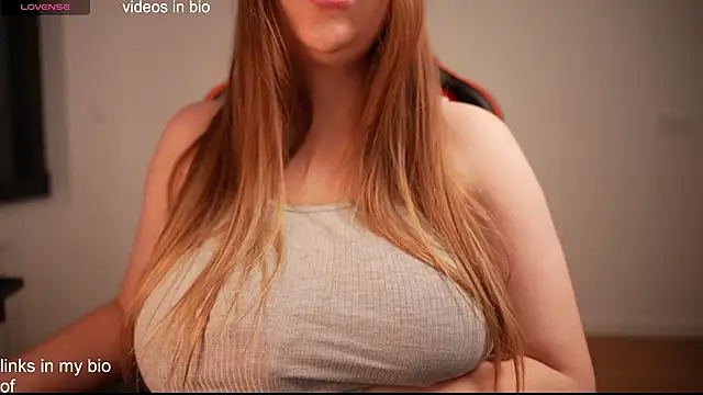 Vikky Love online show from 12.29.24