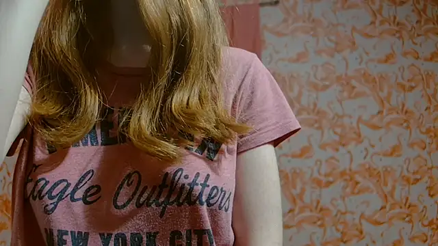 Snapshot of strawberrysmoothie chatting on 12.12.24 strawberrysmoothie online show from 12.12.24