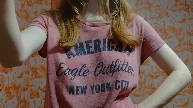 Snapshot of strawberrysmoothie chatting on 12.12.24 strawberrysmoothie online show from 12.12.24