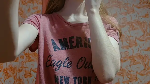 Snapshot of strawberrysmoothie chatting on 12.13.24 strawberrysmoothie online show from 12.13.24