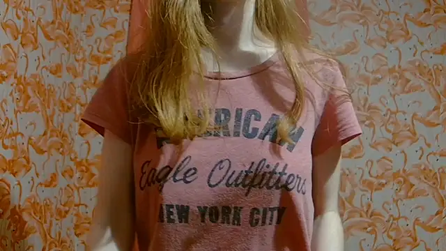 Snapshot of strawberrysmoothie chatting on 12.14.24 strawberrysmoothie online show from 12.14.24