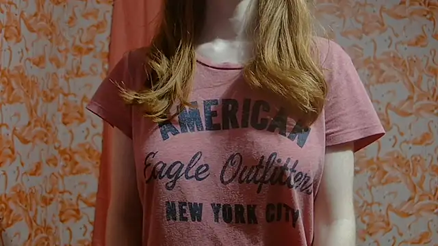 Snapshot of strawberrysmoothie chatting on 12.16.24 strawberrysmoothie online show from 12.16.24