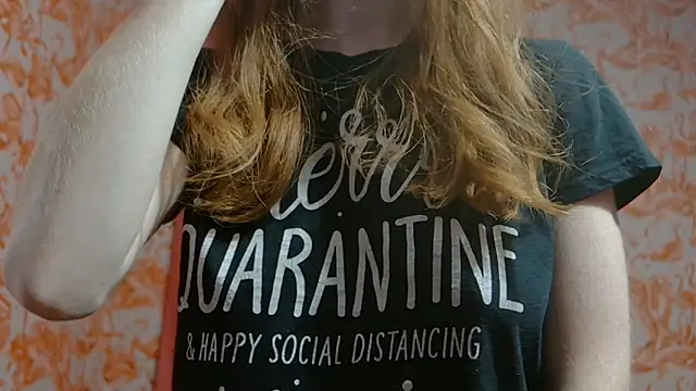 Snapshot of strawberrysmoothie chatting on 12.24.24 strawberrysmoothie online show from 12.24.24