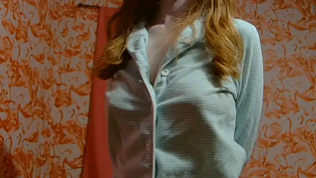 Snapshot of strawberrysmoothie chatting on 01.10.25 strawberrysmoothie online show from 01.10.25