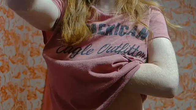 Snapshot of strawberrysmoothie chatting on 01.17.25 strawberrysmoothie online show from 01.17.25