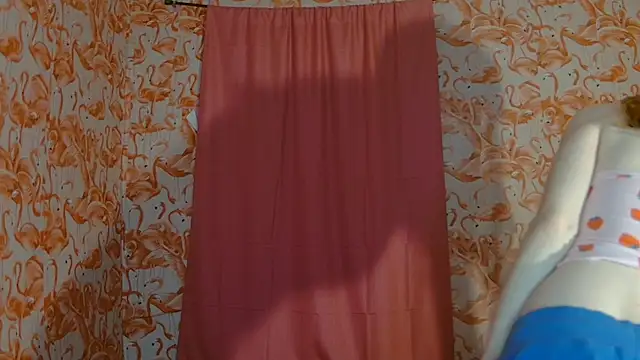 Snapshot of strawberrysmoothie chatting on 01.31.25 strawberrysmoothie online show from 01.31.25