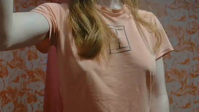 Snapshot of strawberrysmoothie chatting on 02.05.25 strawberrysmoothie online show from 02.05.25