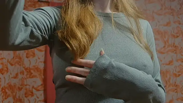 Snapshot of strawberrysmoothie chatting on 02.14.25 strawberrysmoothie online show from 02.14.25