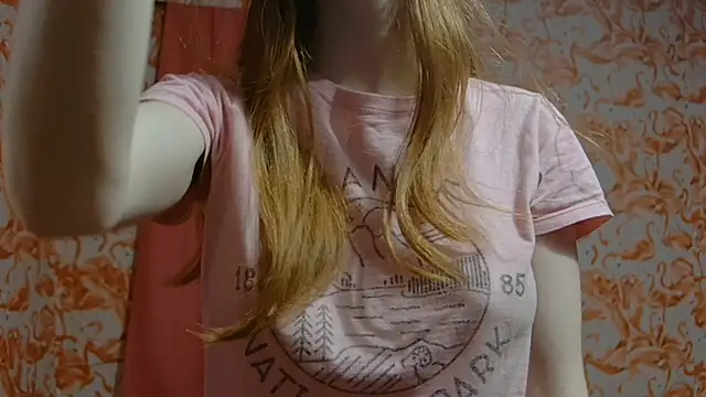 Snapshot of strawberrysmoothie chatting on 03.06.25 strawberrysmoothie online show from 03.06.25