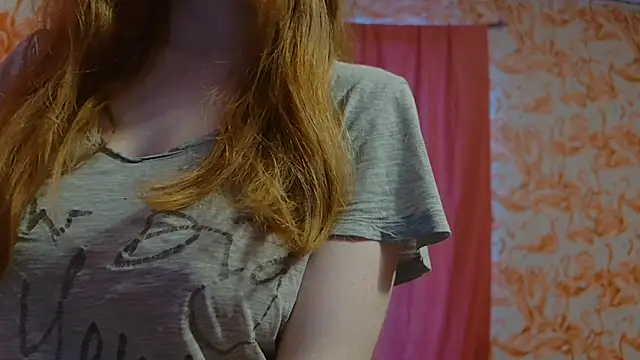 Snapshot of strawberrysmoothie chatting on 03.19.25 strawberrysmoothie online show from 03.19.25