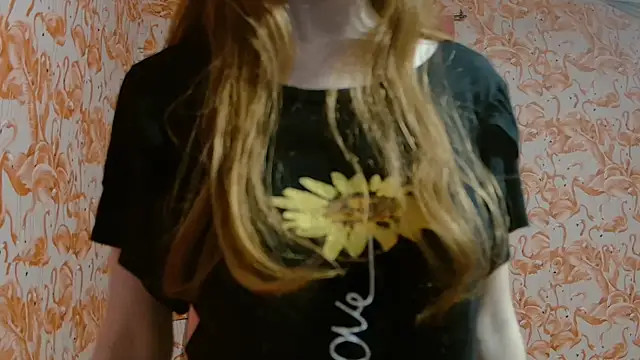 Snapshot of strawberrysmoothie chatting on 09.18.25 strawberrysmoothie online show from 09.18.25