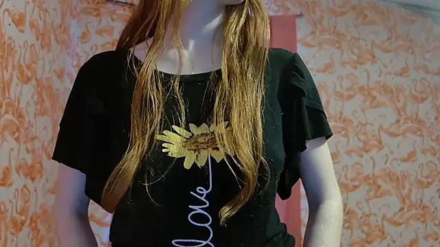 Snapshot of strawberrysmoothie chatting on 09.19.25 strawberrysmoothie online show from 09.19.25