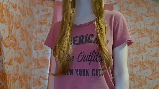 Snapshot of strawberrysmoothie chatting on 10.04.25 strawberrysmoothie online show from 10.04.25