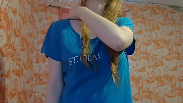 Snapshot of strawberrysmoothie chatting on 10.12.25 strawberrysmoothie online show from 10.12.25