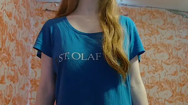 Snapshot of strawberrysmoothie chatting on 10.16.25 strawberrysmoothie online show from 10.16.25