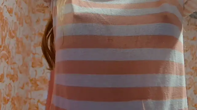 Snapshot of strawberrysmoothie chatting on 10.26.25 strawberrysmoothie online show from 10.26.25