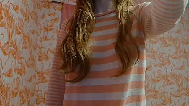 Snapshot of strawberrysmoothie chatting on 10.27.25 strawberrysmoothie online show from 10.27.25