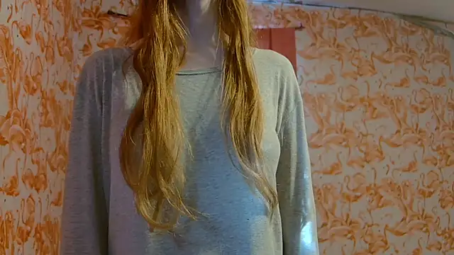 Snapshot of strawberrysmoothie chatting on 11.04.25 strawberrysmoothie online show from 11.04.25