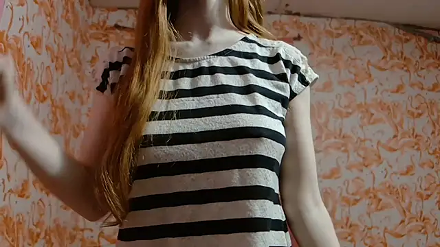 Snapshot of strawberrysmoothie chatting on 11.17.25 strawberrysmoothie online show from 11.17.25