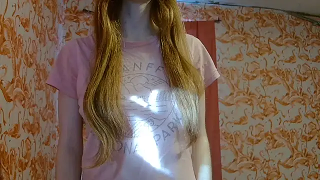 Snapshot of strawberrysmoothie chatting on 11.23.25 strawberrysmoothie online show from 11.23.25