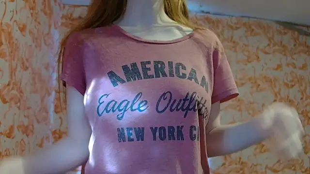 Snapshot of strawberrysmoothie chatting on 11.28.25 strawberrysmoothie online show from 11.28.25