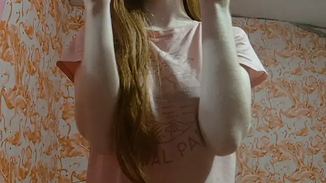 Snapshot of strawberrysmoothie chatting on 12.14.25 strawberrysmoothie online show from 12.14.25