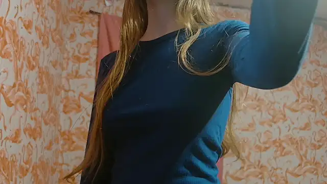 Snapshot of strawberrysmoothie chatting on 12.17.25 strawberrysmoothie online show from 12.17.25