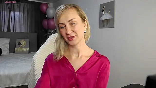 Snapshot of Vanessa_Nowak chatting on 03.06.25 Vanessa Nowak online show from 03.06.25