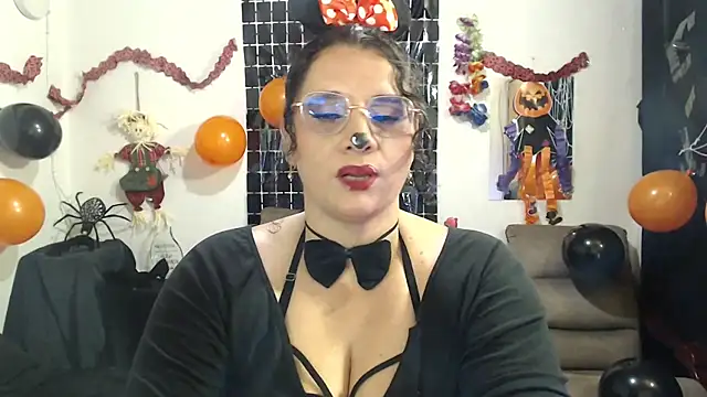 Aleja Gonzales online show from 10.30.25