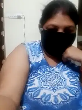 Snapshot of Shoni__ chatting on 12.02.24 Shoni online show from 12.02.24