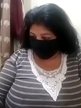 Snapshot of Shoni__ chatting on 12.08.24 Shoni online show from 12.08.24