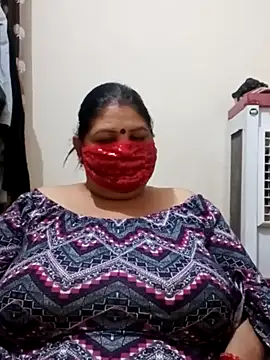 Snapshot of Shoni__ chatting on 12.19.24 Shoni online show from 12.19.24