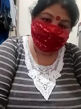 Snapshot of Shoni__ chatting on 12.21.24 Shoni online show from 12.21.24