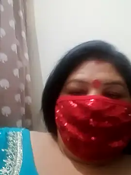 Snapshot of Shoni__ chatting on 12.23.24 Shoni online show from 12.23.24