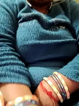 Snapshot of Shoni__ chatting on 12.17.25 Shoni online show from 12.17.25