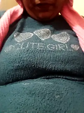 Snapshot of Shoni__ chatting on 12.18.25 Shoni online show from 12.18.25