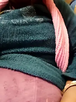 Snapshot of Shoni__ chatting on 12.18.25 Shoni online show from 12.18.25