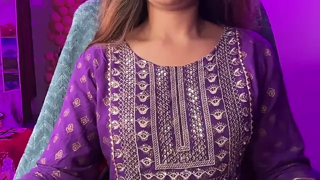 Snapshot of Royal_girl_1 chatting on 02.14.26 Royal girl 1 online show from 02.14.26