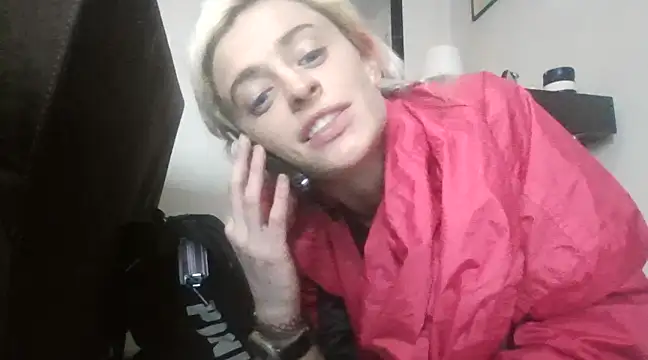 Snapshot of watermellonpussy chatting on 03.01.25 watermellonpussy online show from 03.01.25