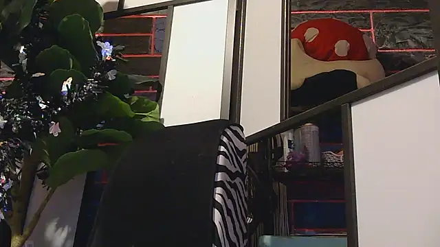 Snapshot of watermellonpussy chatting on 10.12.25 watermellonpussy online show from 10.12.25